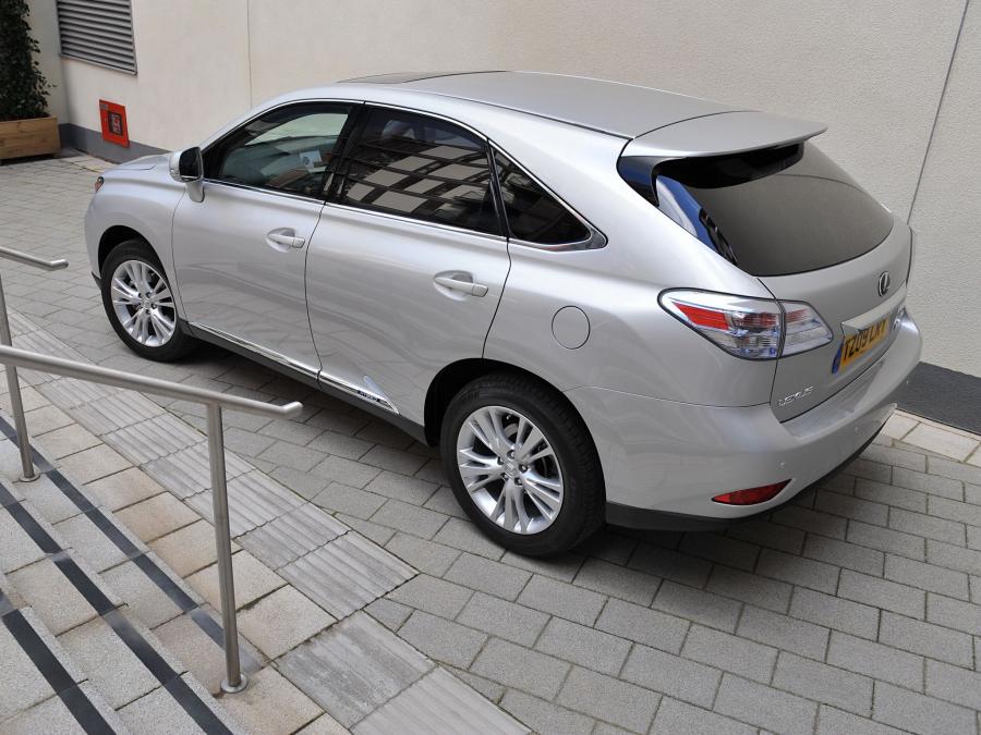  Lexus RX450h 2009 года  (UK) (фото 7 из 16)